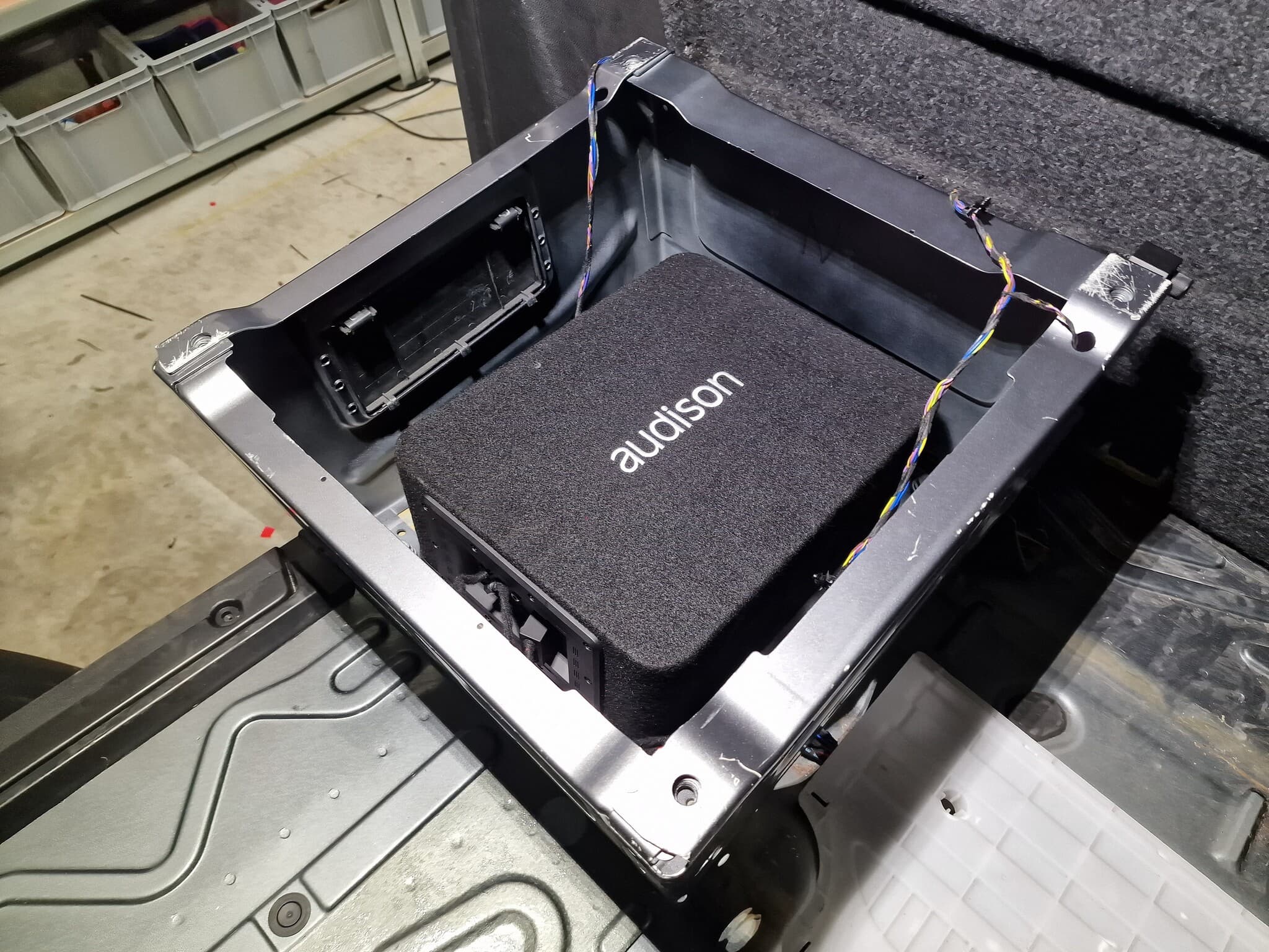 AD-PSUB-W907-SUB | Subwoofer Plug & Play | Mercedes Sprinter W907/W910 | 250 Watt RMS